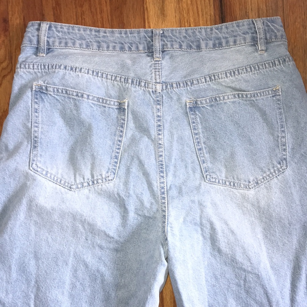 Shein Lightwash Blue Jeans - Picture 5 of 5